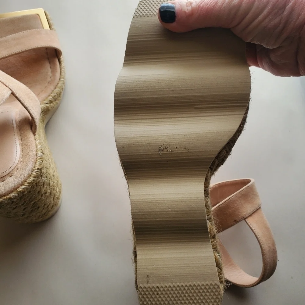 Good American Sz 9. Light Pink  Espadrillle Wedge Sandal. Woven Gold Trim